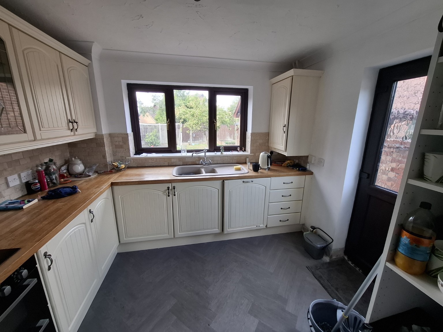 Kitchen before the project, second original view